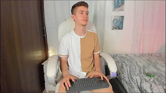 ThiagooJames online show from September 26, 2025, 3:24 am