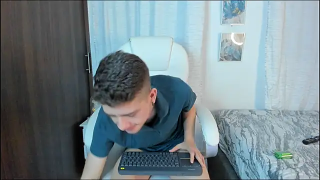 ThiagooJames online show from September 23, 2025, 12:17 am