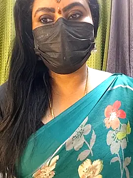 Snapshot of honey-flower chatting on November 4, 2025, 3:32 am honey-flower online show from November 4, 2025, 3:32 am