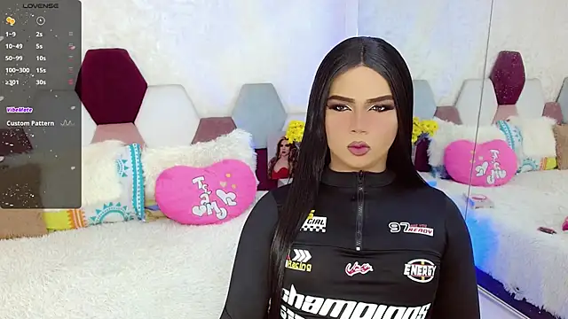 kushina uzumaki75 online show from October 4, 2025, 3:52 am