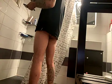 Snapshot of Tholel420 chatting on November 24, 2025, 8:42 pm Tholel420 online show from November 24, 2025, 8:42 pm