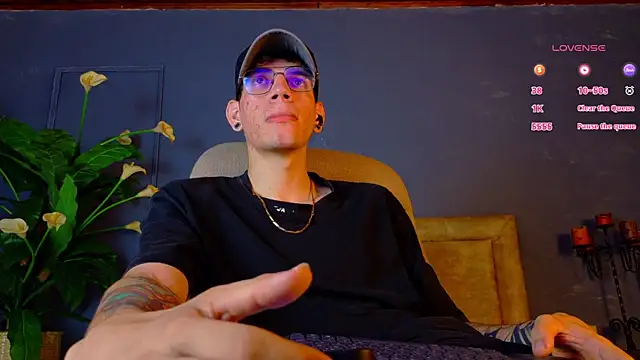 Snapshot of david_huge chatting on November 18, 2025, 1:32 am david huge online show from November 18, 2025, 1:32 am