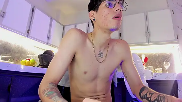 Snapshot of david_huge chatting on November 28, 2025, 7:52 am david huge online show from November 28, 2025, 7:52 am