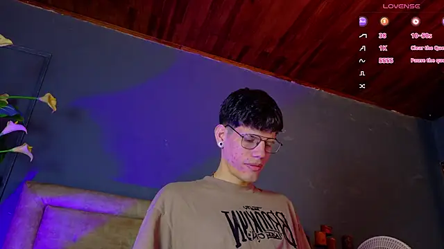 Snapshot of david_huge chatting on November 11, 2025, 1:28 pm david huge online show from November 11, 2025, 1:28 pm