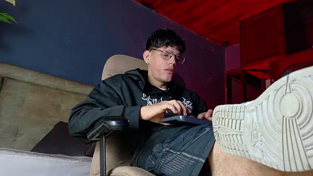 Snapshot of david_huge chatting on January 10, 2026, 3:24 am david huge online show from January 10, 2026, 3:24 am