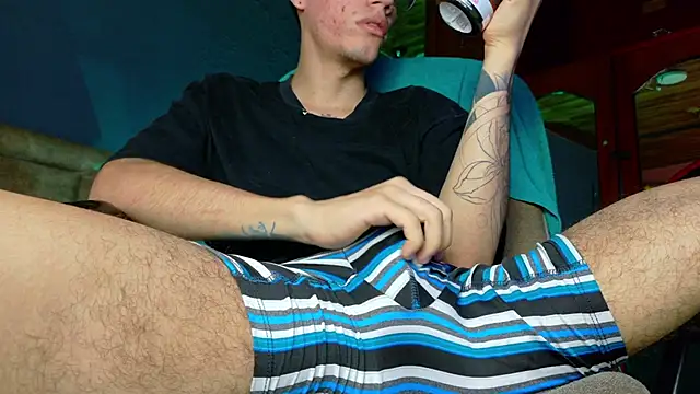 Snapshot of david_huge chatting on February 3, 2026, 2:32 am david huge online show from February 3, 2026, 2:32 am