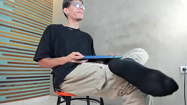 Snapshot of david_huge chatting on October 17, 2025, 1:24 pm david huge online show from October 17, 2025, 1:24 pm