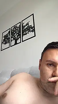 Snapshot of LeoMaduroSP chatting on February 2, 2026, 1:32 pm LeoMaduroSP online show from February 2, 2026, 1:32 pm