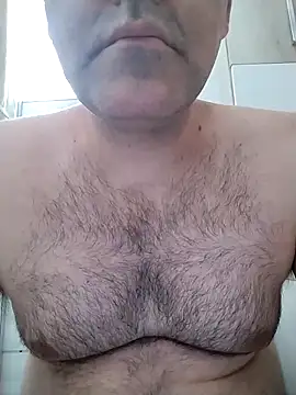 Snapshot of LeoMaduroSP chatting on April 22, 2026, 2:35 pm LeoMaduroSP online show from April 22, 2026, 2:35 pm
