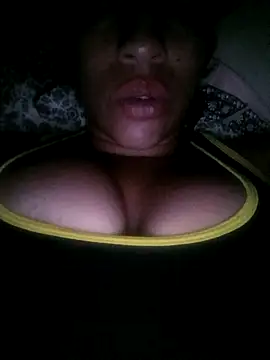 Snapshot of Yolisvel chatting on October 29, 2025, 5:50 am Yolisvel online show from October 29, 2025, 5:50 am