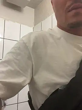 Snapshot of OfferedTearing chatting on September 11, 2025, 9:26 pm OfferedTearing online show from September 11, 2025, 9:26 pm