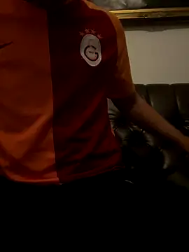 Snapshot of OfferedTearing chatting on October 28, 2025, 10:09 pm OfferedTearing online show from October 28, 2025, 10:09 pm