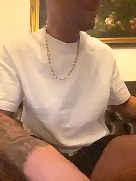 Snapshot of OfferedTearing chatting on November 1, 2025, 4:19 am OfferedTearing online show from November 1, 2025, 4:19 am