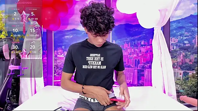 MilthonDelis online show from September 30, 2025, 3:01 am