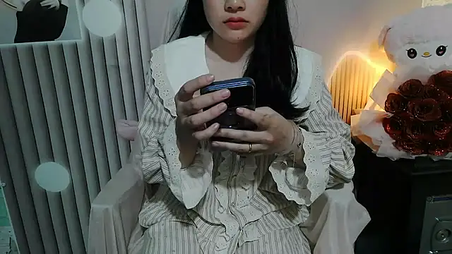 Snapshot of Emachiii chatting on November 14, 2025, 2:48 am Emachiii online show from November 14, 2025, 2:48 am