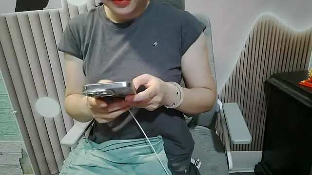 Snapshot of Emachiii chatting on September 21, 2025, 12:54 pm Emachiii online show from September 21, 2025, 12:54 pm