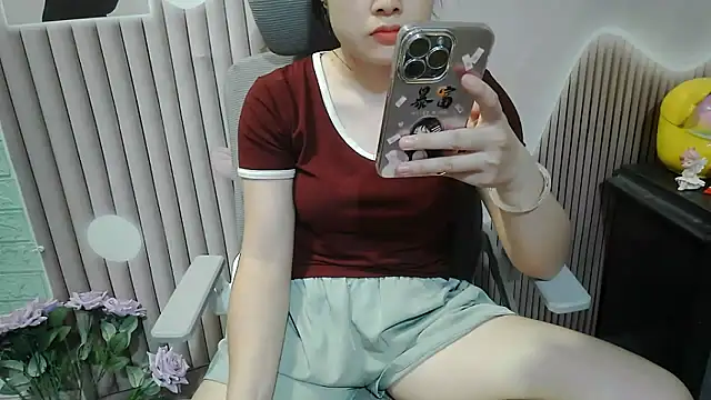 Snapshot of Emachiii chatting on October 8, 2025, 11:45 am Emachiii online show from October 8, 2025, 11:45 am