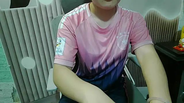 Snapshot of Emachiii chatting on September 23, 2025, 12:23 pm Emachiii online show from September 23, 2025, 12:23 pm