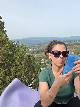 Airelle online show from October 3, 2025, 12:39 pm