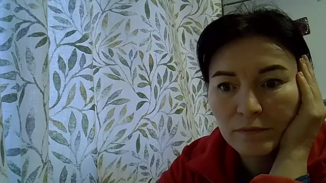 Snapshot of Krystal_82 chatting on December 19, 2025, 10:28 am Krystal 82 online show from December 19, 2025, 10:28 am