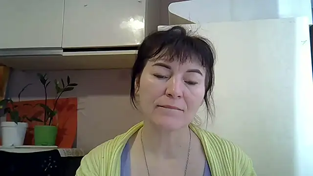 Snapshot of Krystal_82 chatting on February 12, 2026, 8:25 am Krystal 82 online show from February 12, 2026, 8:25 am