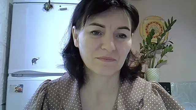 Krystal 82 online show from November 6, 2025, 9:02 am