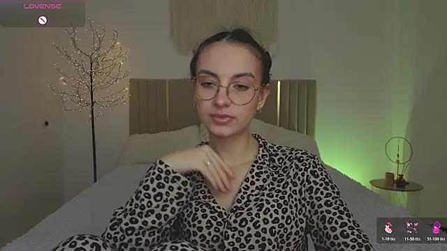 Real cutie1 online show from April 14, 2026, 12:43 pm