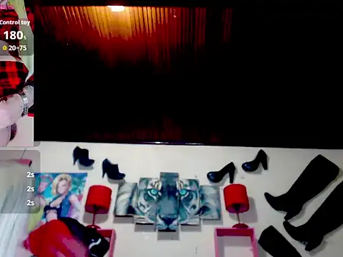 Snapshot of blondehot5v chatting on September 28, 2025, 10:39 pm blondehot5v online show from September 28, 2025, 10:39 pm