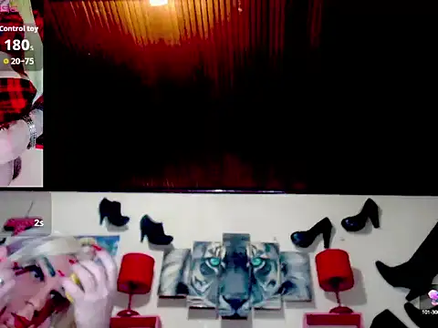 Snapshot of blondehot5v chatting on September 25, 2025, 11:27 am blondehot5v online show from September 25, 2025, 11:27 am