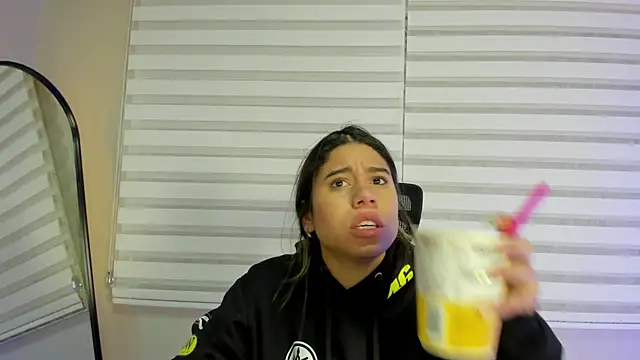 Snapshot of Rachell_criss chatting on November 15, 2025, 3:54 am Rachell criss online show from November 15, 2025, 3:54 am