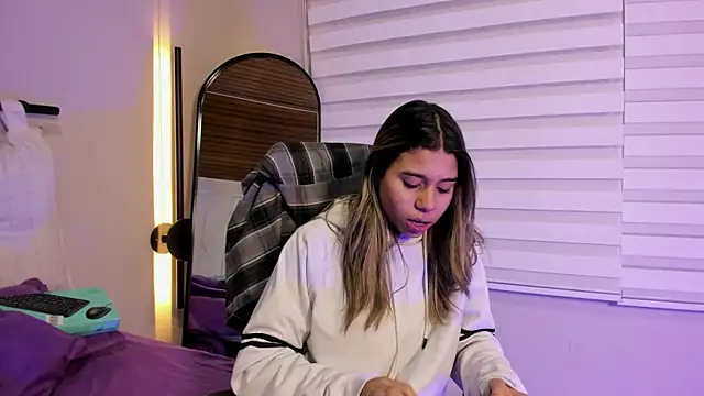 Snapshot of Rachell_criss chatting on October 3, 2025, 5:09 am Rachell criss online show from October 3, 2025, 5:09 am