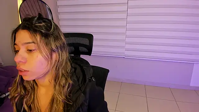 Snapshot of Rachell_criss chatting on October 2, 2025, 4:05 am Rachell criss online show from October 2, 2025, 4:05 am