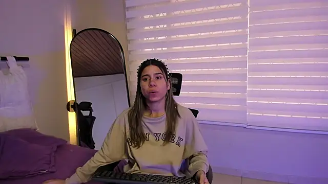 Snapshot of Rachell_criss chatting on October 6, 2025, 6:08 pm Rachell criss online show from October 6, 2025, 6:08 pm