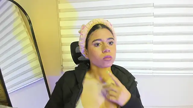 Snapshot of Rachell_criss chatting on November 14, 2025, 4:05 am Rachell criss online show from November 14, 2025, 4:05 am