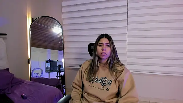 Snapshot of Rachell_criss chatting on October 4, 2025, 4:03 am Rachell criss online show from October 4, 2025, 4:03 am