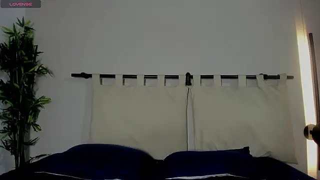 Snapshot of Rachell_criss chatting on February 12, 2026, 4:23 am Rachell criss online show from February 12, 2026, 4:23 am