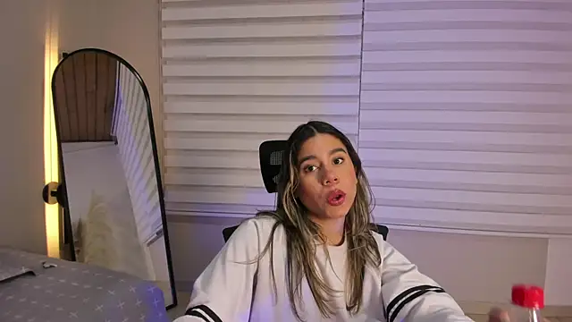 Snapshot of Rachell_criss chatting on November 9, 2025, 4:16 am Rachell criss online show from November 9, 2025, 4:16 am