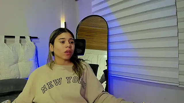 Snapshot of Rachell_criss chatting on September 17, 2025, 4:03 am Rachell criss online show from September 17, 2025, 4:03 am