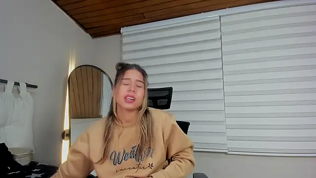 Snapshot of Rachell_criss chatting on October 12, 2025, 4:03 am Rachell criss online show from October 12, 2025, 4:03 am