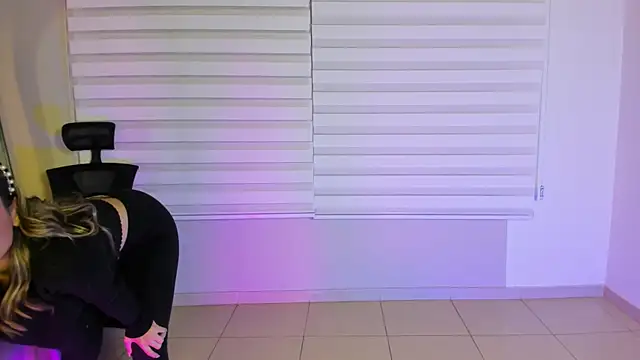 Snapshot of Rachell_criss chatting on September 30, 2025, 4:18 am Rachell criss online show from September 30, 2025, 4:18 am