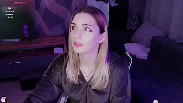 Sandy Belle online show from November 13, 2025, 7:40 pm