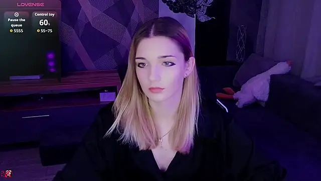 Sandy Belle online show from November 11, 2025, 8:14 pm