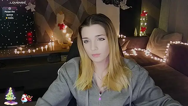 Sandy Belle online show from December 15, 2025, 7:31 pm