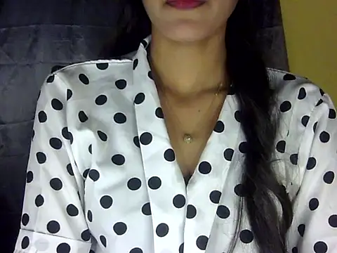 zara Khan0 online show from October 3, 2025, 2:18 pm