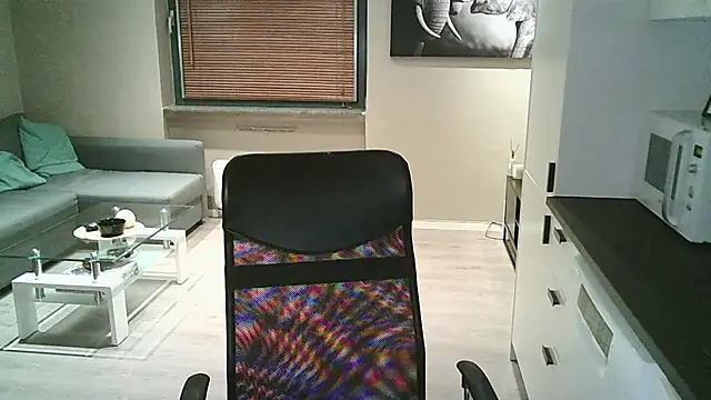 Dartanjanas13 online show from November 5, 2025, 5:27 pm