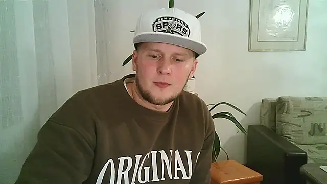 Dartanjanas13 online show from December 5, 2025, 9:34 pm