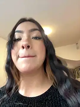 Snapshot of iamvalenn chatting on November 4, 2025, 8:01 pm iamvalenn online show from November 4, 2025, 8:01 pm