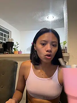 Snapshot of Nia_Desire chatting on August 4, 2026, 6:18 am Nia Desire online show from August 4, 2026, 6:18 am