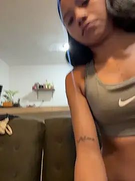 Snapshot of Nia_Desire chatting on July 29, 2026, 6:12 am Nia Desire online show from July 29, 2026, 6:12 am