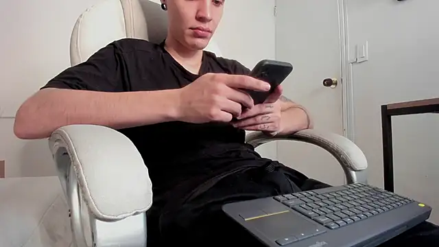 Snapshot of dark_sun302 chatting on September 16, 2025, 9:38 pm dark sun302 online show from September 16, 2025, 9:38 pm